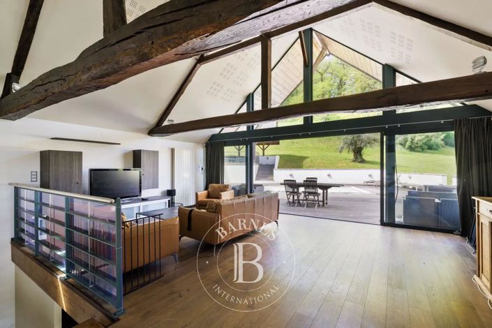 Image No.7-9 Bed House for sale