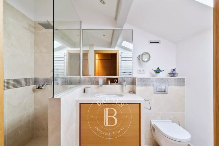 Image No.26-5 Bed House for sale