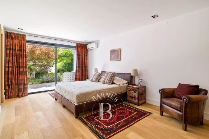 Image No.28-5 Bed House for sale