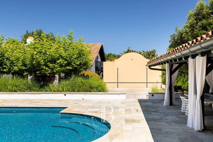 Image No.6-5 Bed House for sale