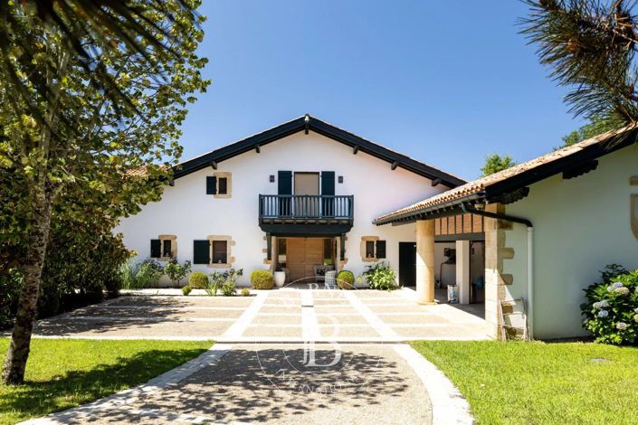 Image No.7-5 Bed House for sale