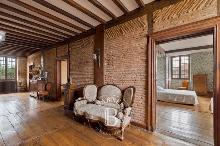 Image No.11-5 Bed House for sale