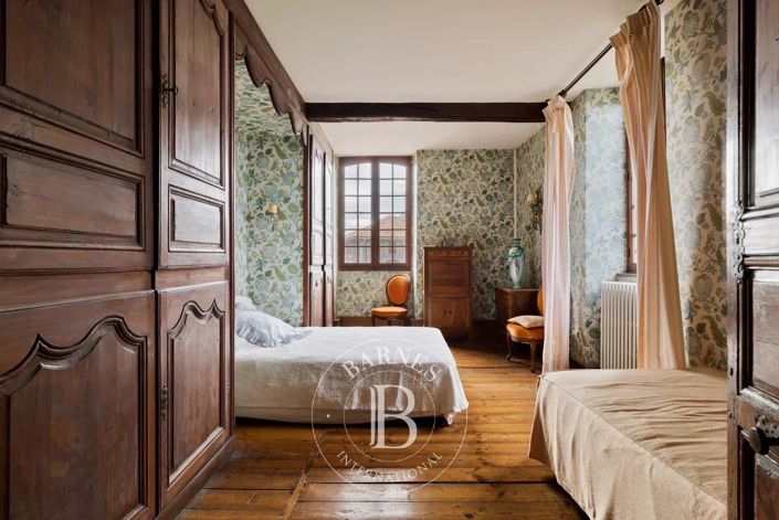 Image No.12-5 Bed House for sale