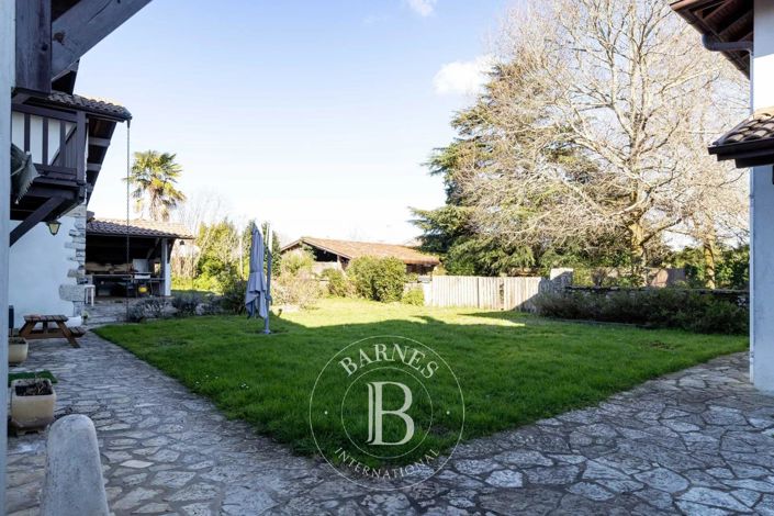 Image No.5-5 Bed House for sale