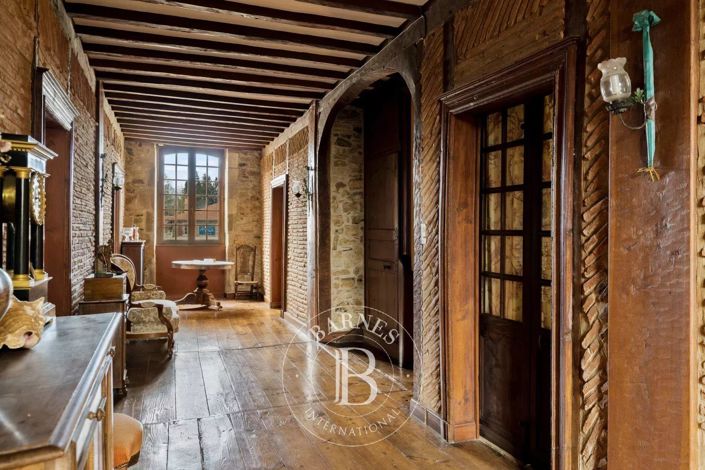 Image No.9-5 Bed House for sale