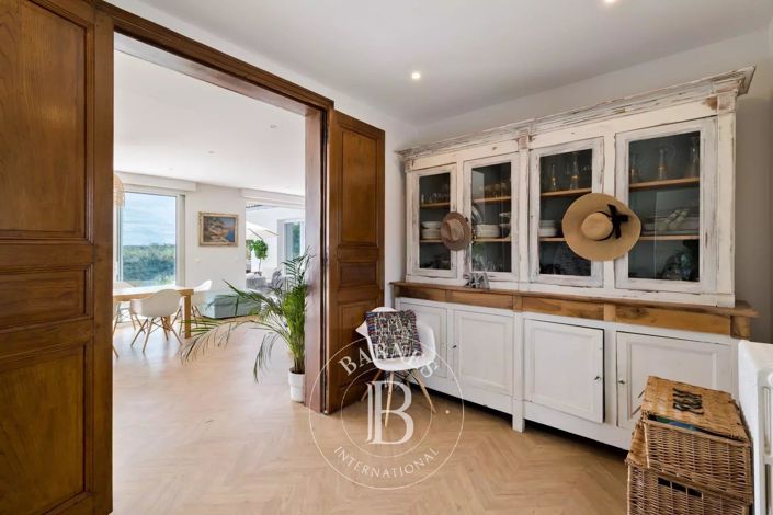 Image No.14-5 Bed House for sale