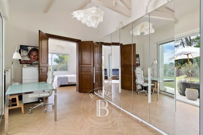 Image No.15-5 Bed House for sale