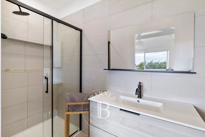 Image No.19-5 Bed House for sale