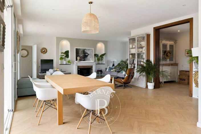 Image No.6-5 Bed House for sale