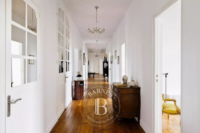 Image No.16-8 Bed House for sale