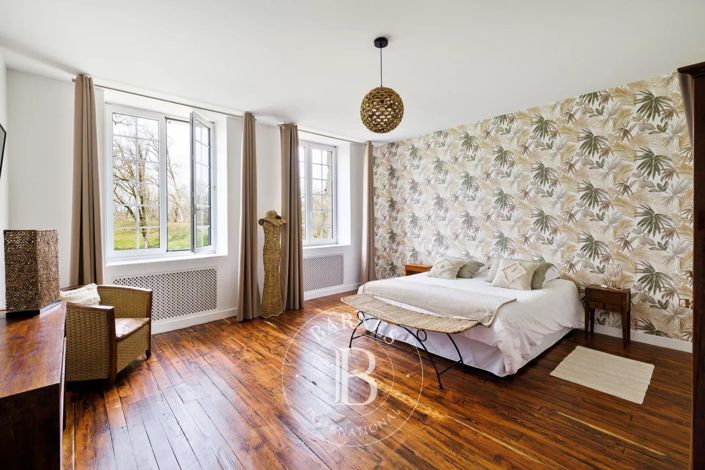 Image No.17-8 Bed House for sale