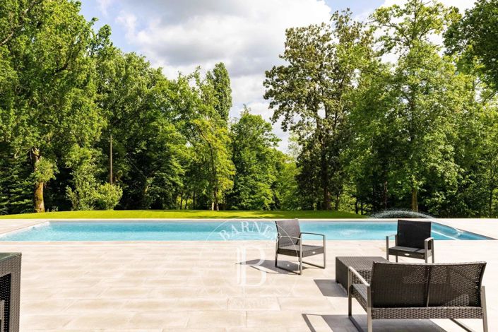 Image No.7-8 Bed House for sale