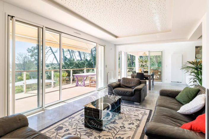 Image No.8-4 Bed House for sale