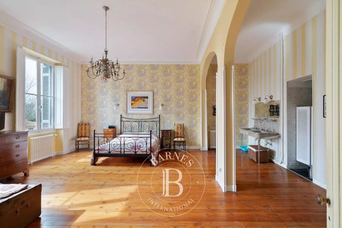 Image No.16-14 Bed House for sale