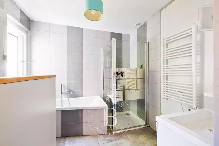 Image No.17-4 Bed House for sale