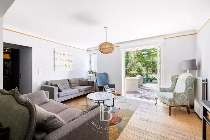 Image No.6-4 Bed House for sale