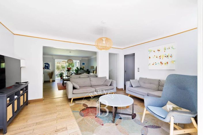 Image No.8-4 Bed House for sale