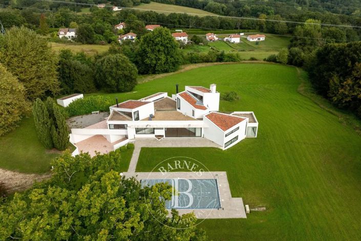 Image No.3-4 Bed House for sale