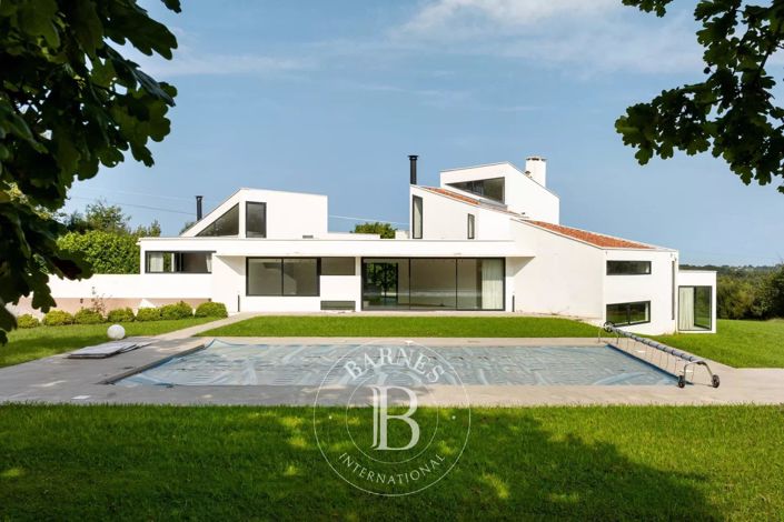 Image No.6-4 Bed House for sale