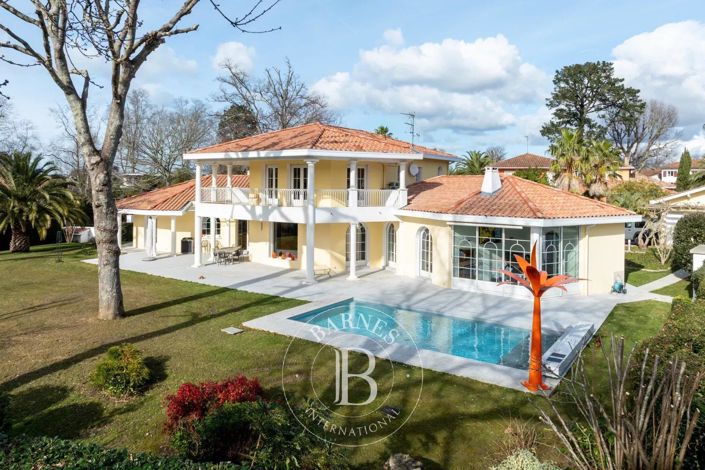 Image No.1-4 Bed House for sale