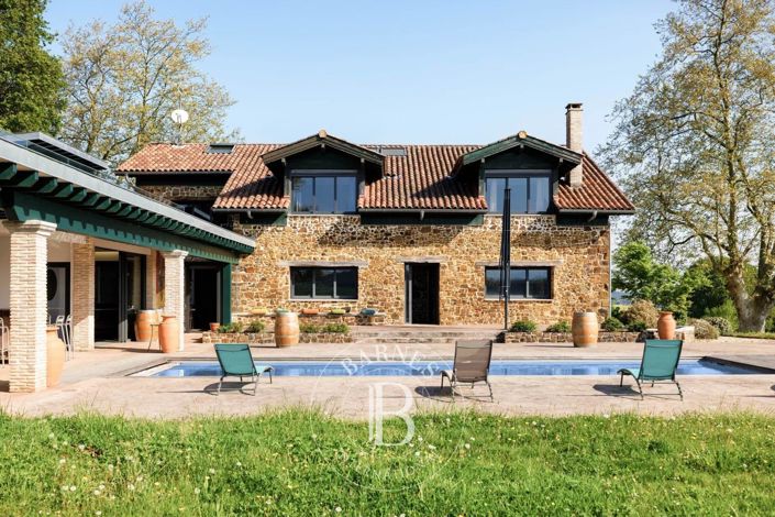 Image No.2-6 Bed House for sale