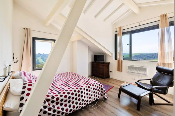 Image No.28-6 Bed House for sale