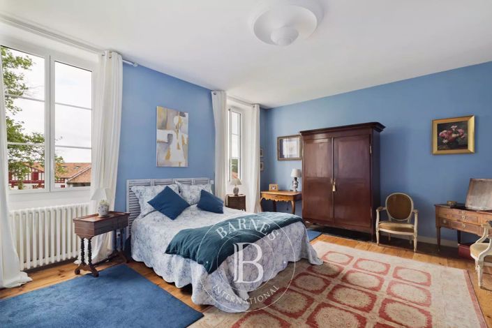 Image No.10-10 Bed House for sale