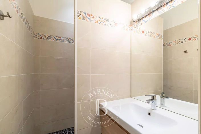 Image No.16-10 Bed House for sale