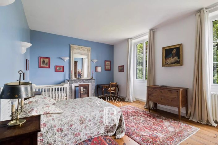 Image No.17-10 Bed House for sale