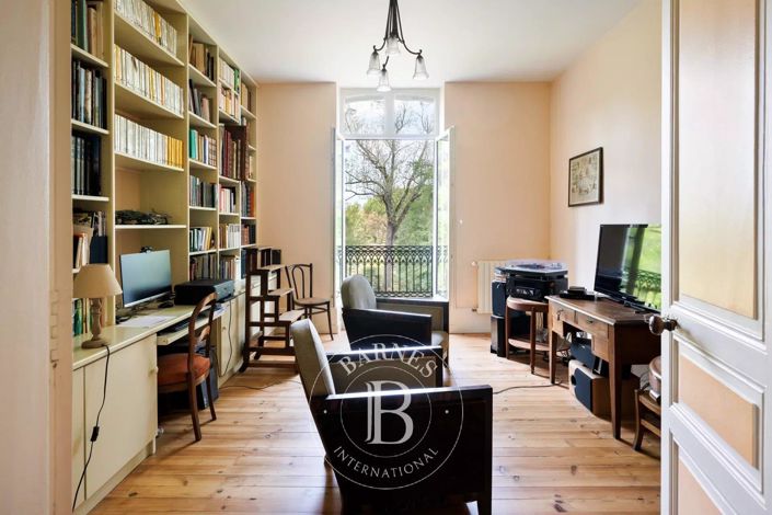 Image No.19-6 Bed House for sale