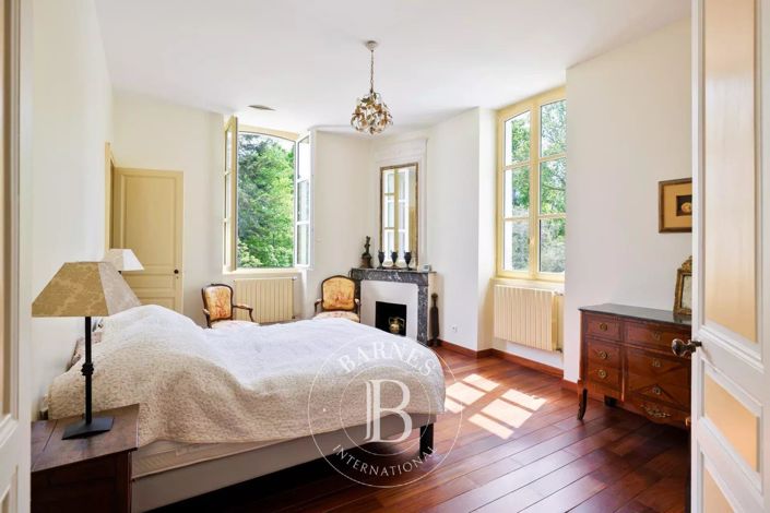 Image No.20-6 Bed House for sale