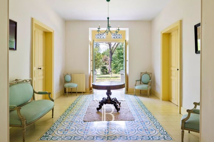 Image No.7-6 Bed House for sale