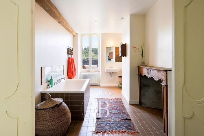 Image No.17-8 Bed House for sale