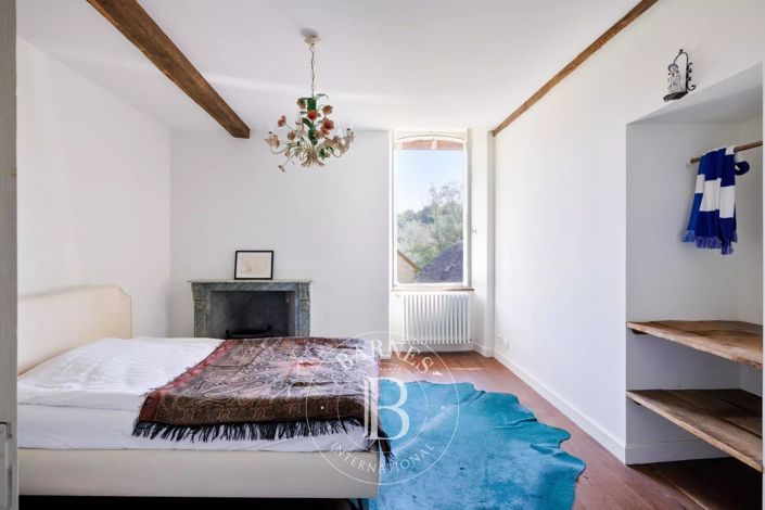 Image No.18-8 Bed House for sale