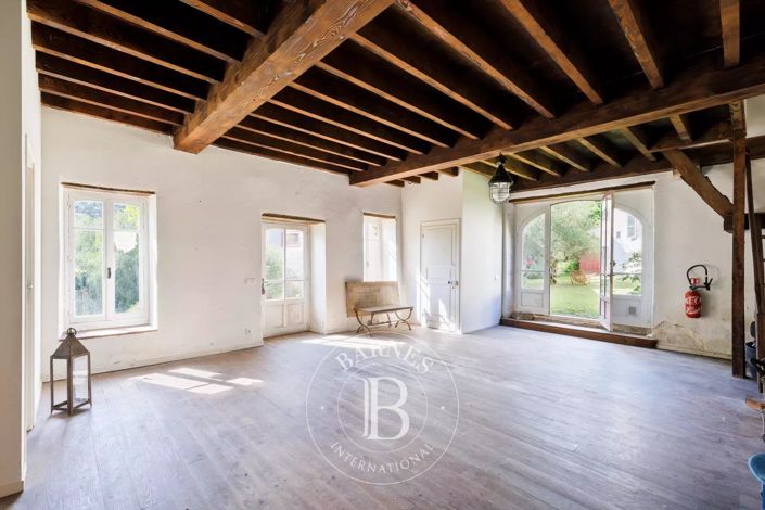 Image No.21-8 Bed House for sale