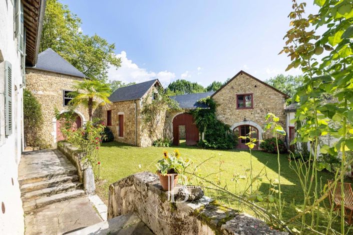 Image No.4-8 Bed House for sale