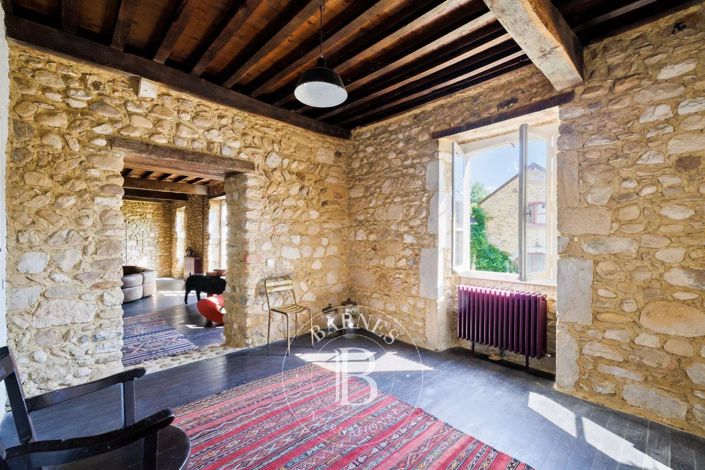 Image No.8-8 Bed House for sale