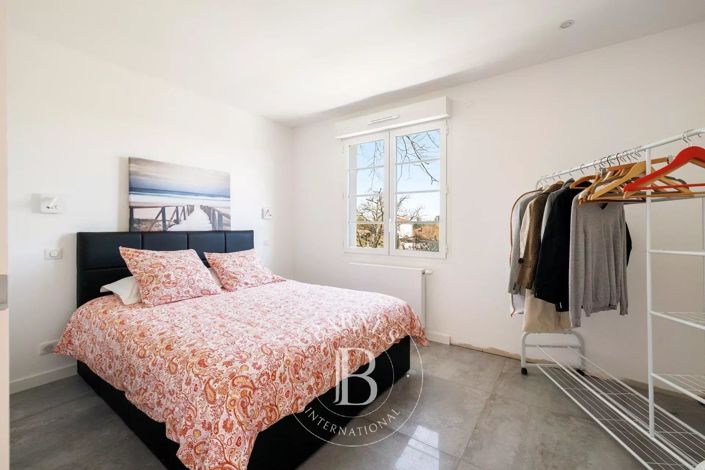 Image No.15-7 Bed House for sale