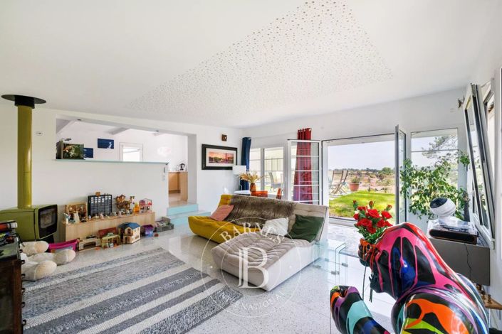 Image No.22-7 Bed House for sale