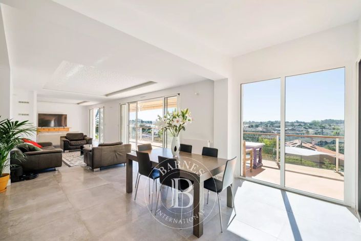 Image No.9-7 Bed House for sale