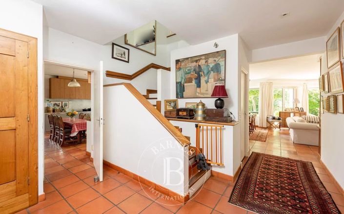 Image No.10-5 Bed House for sale