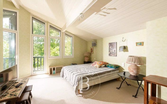 Image No.12-5 Bed House for sale