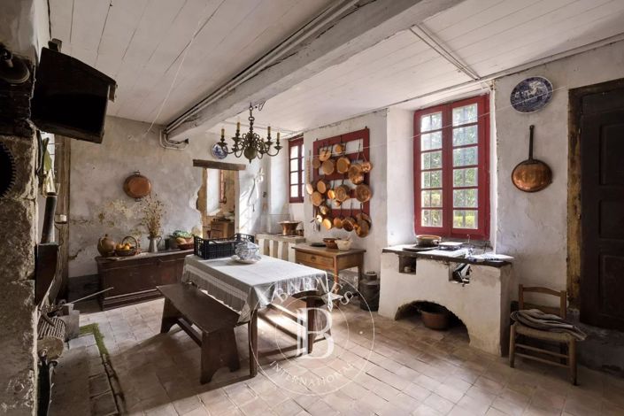 Image No.28-8 Bed House for sale