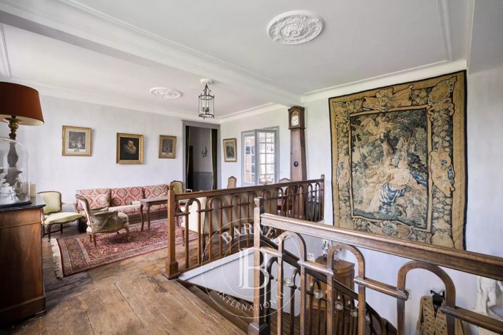 Image No.30-8 Bed House for sale