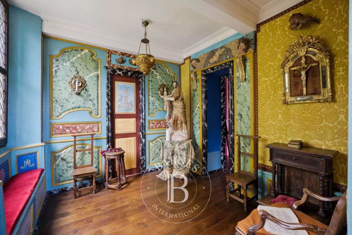 Image No.9-8 Bed House for sale