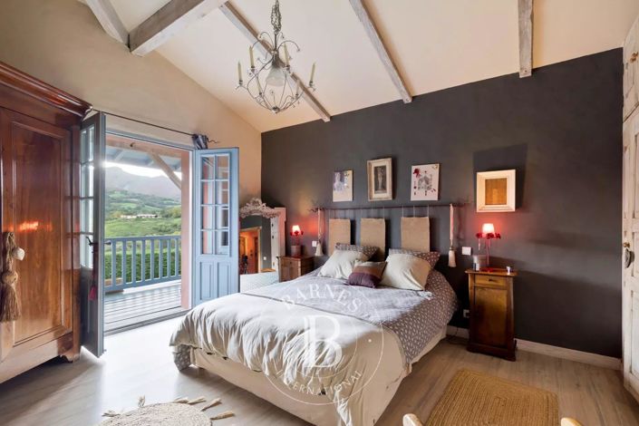 Image No.26-4 Bed House for sale