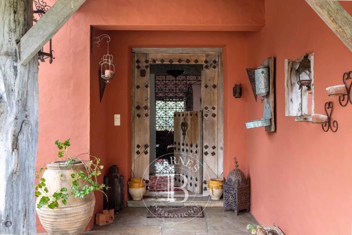 Image No.8-4 Bed House for sale