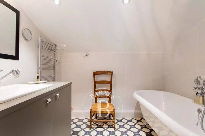 Image No.11-6 Bed House for sale