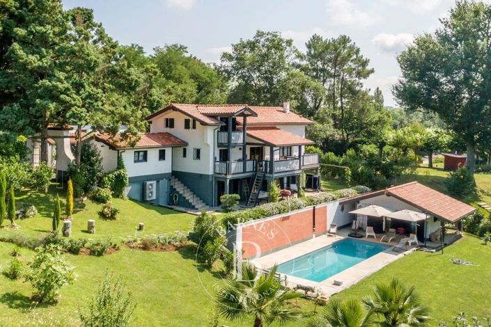 Image No.2-6 Bed House for sale