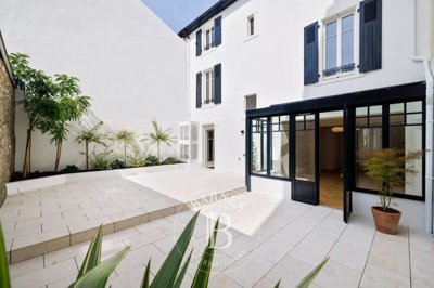1 - Biarritz, House
